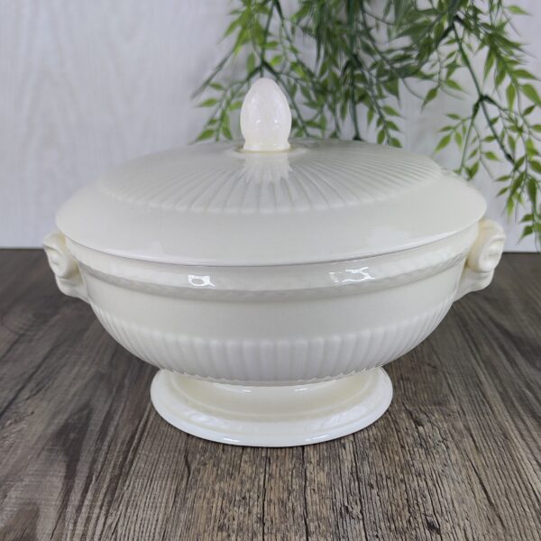 Wedgwood Edme Dekschaal met Deksel 20 cm Wedgwood Edme Dekschaal met Deksel 20 cm