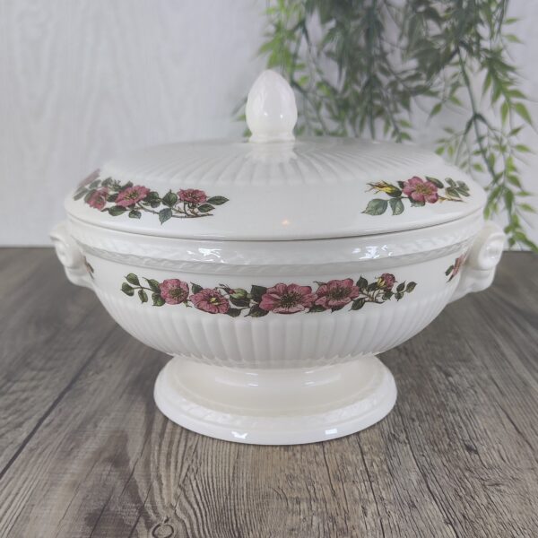 Wedgwood Briar Rose Dekschaal met Deksel 20 cm Wedgwood Briar Rose Dekschaal met Deksel 20 cm