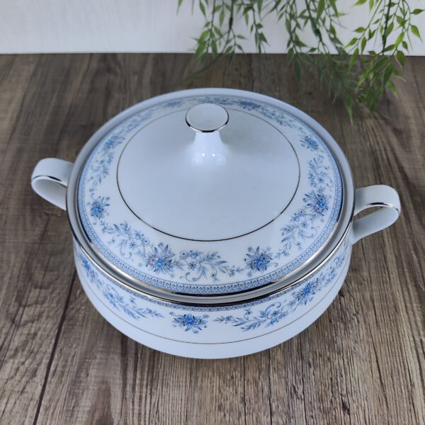 Noritake Blue Hill Dekschaal met Deksel