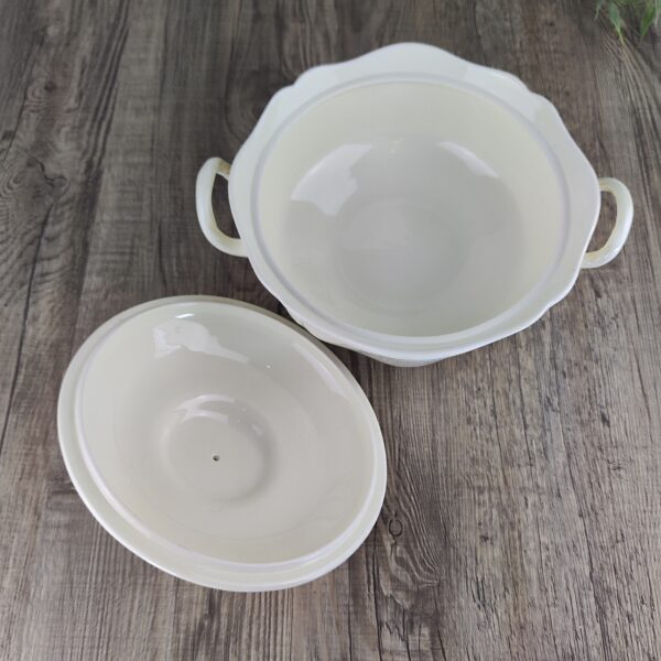 Wedgwood Queens Shape Dekschaal met Deksel