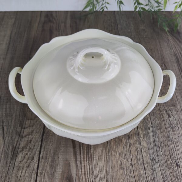 Wedgwood Queens Shape Dekschaal met Deksel