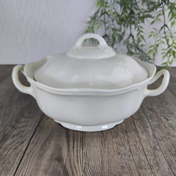 Wedgwood Queens Shape Dekschaal met Deksel