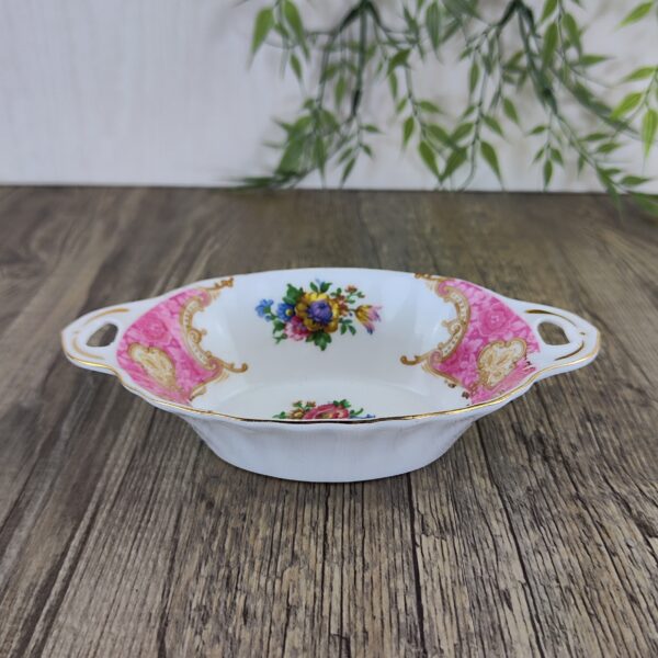 Royal Albert Lady Carlyle Ovaal Bonbonschaaltje met Oren Royal Albert Lady Carlyle Ovaal Bonbonschaaltje met Oren