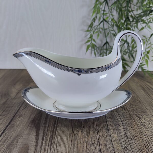 Wedgwood Amherst Saus- Juskom met losse Schotel 1 Wedgwood Amherst Saus- Juskom met losse Schotel 1