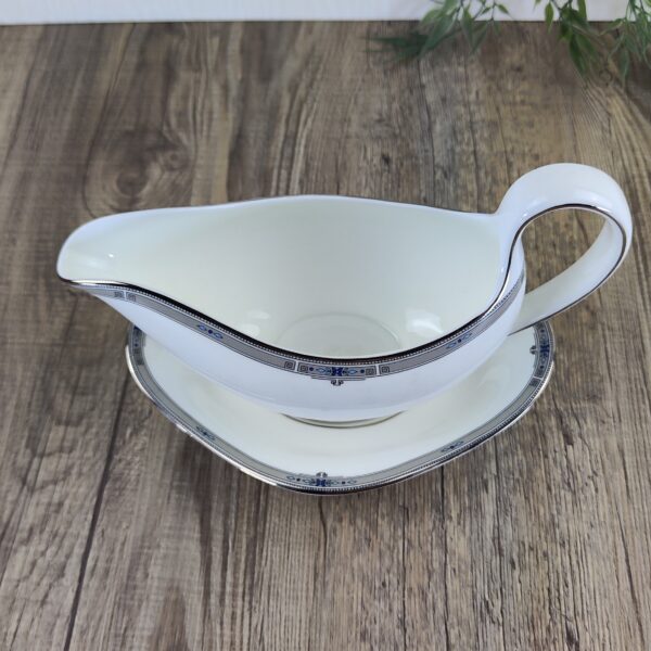 Wedgwood Amherst Saus- Juskom met losse Schotel 2
