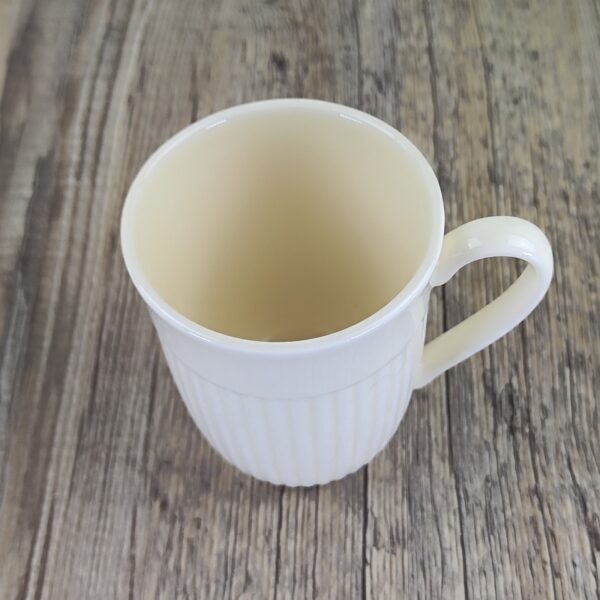 Wedgwood Edme Mok met Oor 2