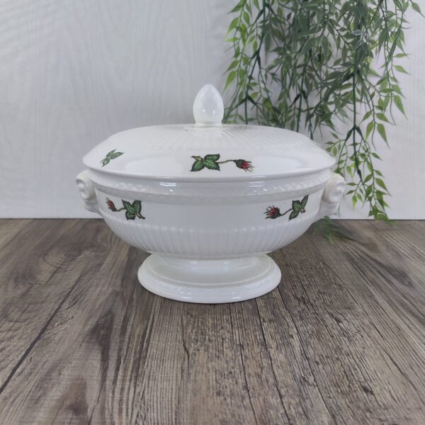 Wedgwood Moss Rose Terrine Dekschaal met Deksel 20cm 1 Wedgwood Moss Rose Terrine Dekschaal met Deksel 20cm 1