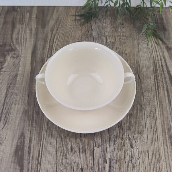 Wedgwood Queens Plain Soepkom met Schotel 2