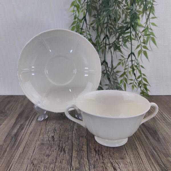 Wedgwood Queens Plain Soepkom met Schotel 3