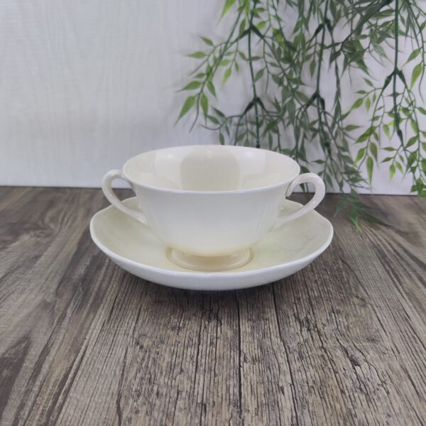 Wedgwood Queens Shape Soepkom met Schotel 1