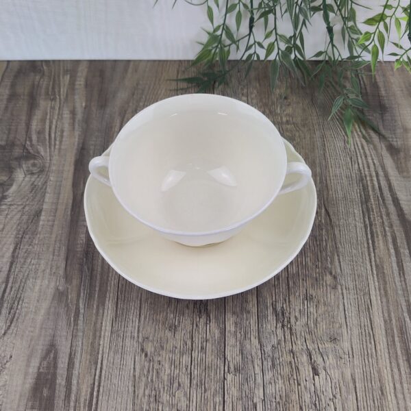 Wedgwood Queens Shape Soepkom met Schotel 2