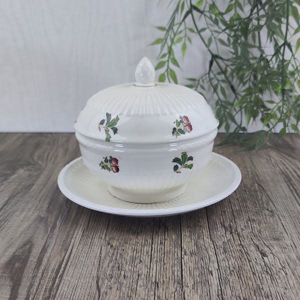 Wedgwood Conway Boterschaaltje met Deksel en vaste Schotel 1 Wedgwood Conway Boterschaaltje met Deksel en vaste Schotel 1