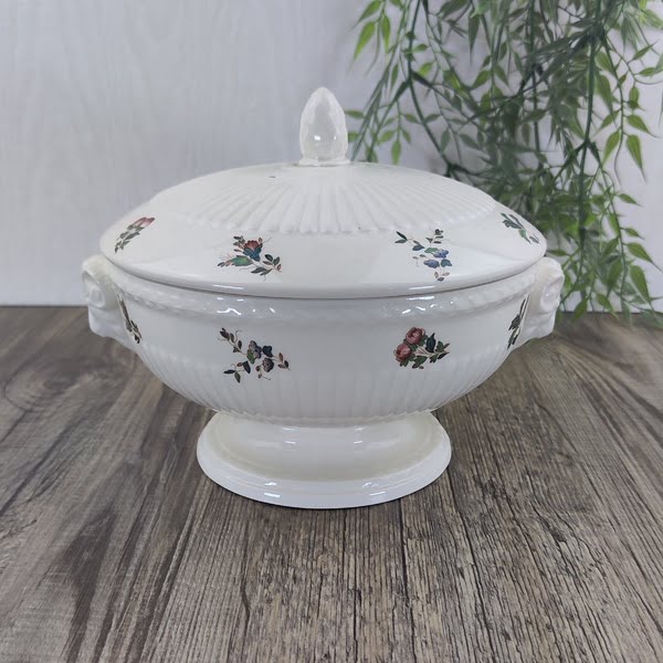 Wedgwood Conway Dekschaal met deksel 18cm 1