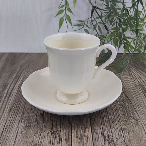 Wedgwood Queens Plain Koffiekop en Schotel 1