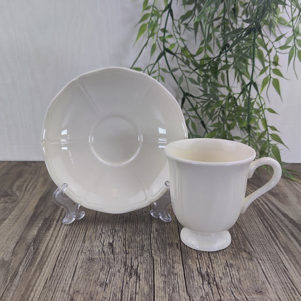 Wedgwood Queens Plain Koffiekop en Schotel 3