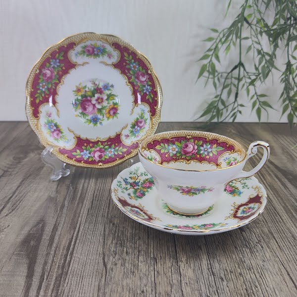 EB Foley Tudor Theekop en Schotel