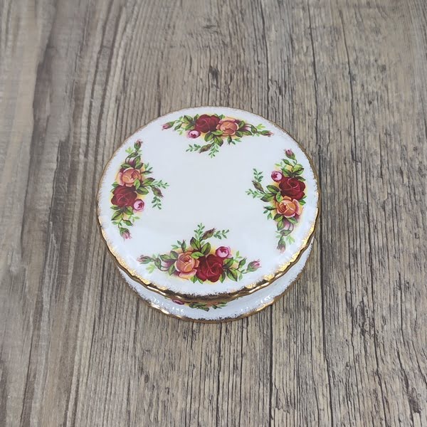 Royal Albert Old Country Roses Sieradendoosje Pillendoosje 2