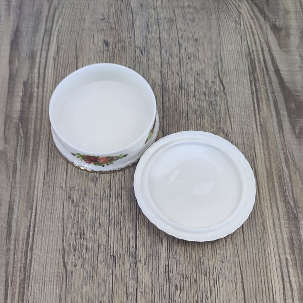 Royal Albert Old Country Roses Sieradendoosje Pillendoosje 3 Royal Albert Old Country Roses Sieradendoosje Pillendoosje 3