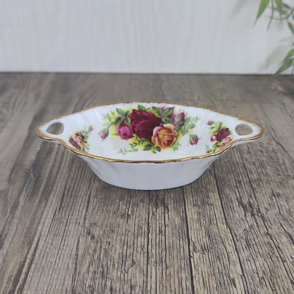 Royal Albert Old Country Roses Ovaal Bonbonschaaltje met Greepjes 9,5 x 14,8 cm 1