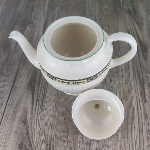 1738951415921 Wedgwood Carlton Theepot