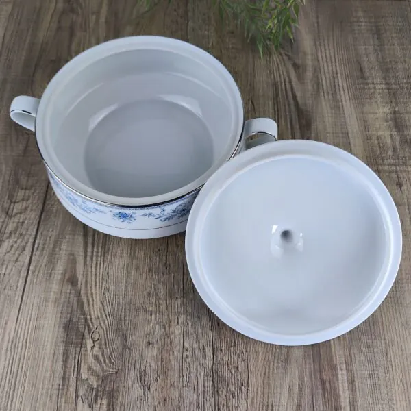1739286215669 Noritake Blue Hill Dekschaal met Deksel