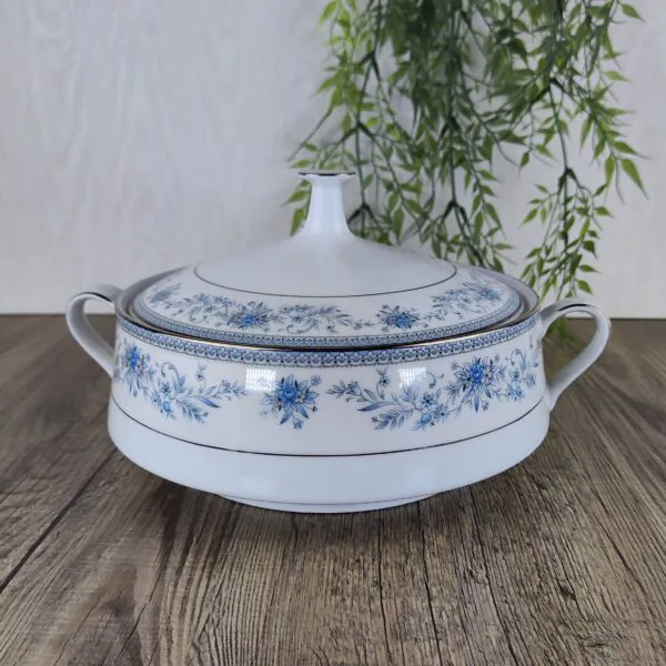 Noritake Blue Hill Dekschaal met Deksel Noritake Blue Hill Dekschaal met Deksel