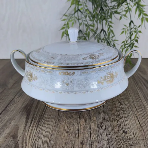 Noritake Keegan Dekschaal met Deksel Noritake Keegan Dekschaal met Deksel