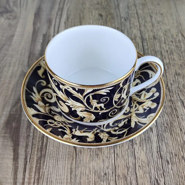 Wedgwood Cornucopia Theekop en Schotel Imperial Blue