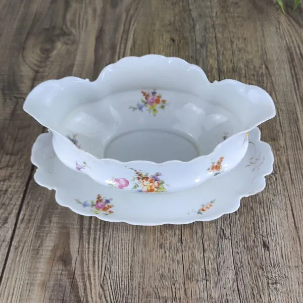 1740767903117 Tilly by Rosenthal Group Sevres Saus- / Juskom met vaste Schotel