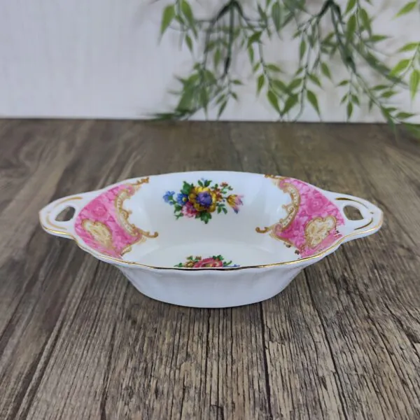 Royal Albert Lady Carlyle Ovaal Bonbonschaaltje met Oren Royal Albert Lady Carlyle Ovaal Bonbonschaaltje met Oren