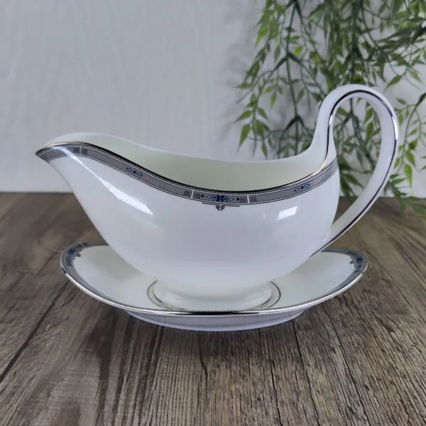 Wedgwood Amherst Saus- Juskom met losse Schotel 1 Wedgwood Amherst Saus- Juskom met losse Schotel 1