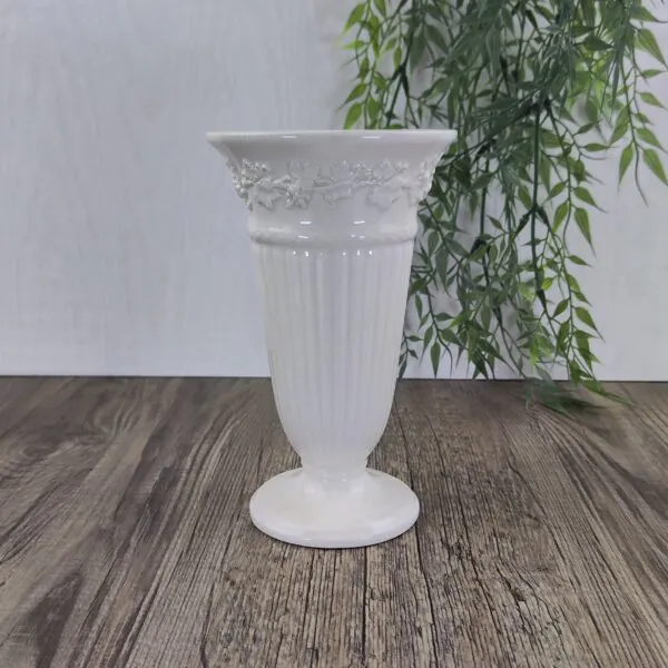 Wedgwood Edme Vaas 17cm hoog sierrand 1