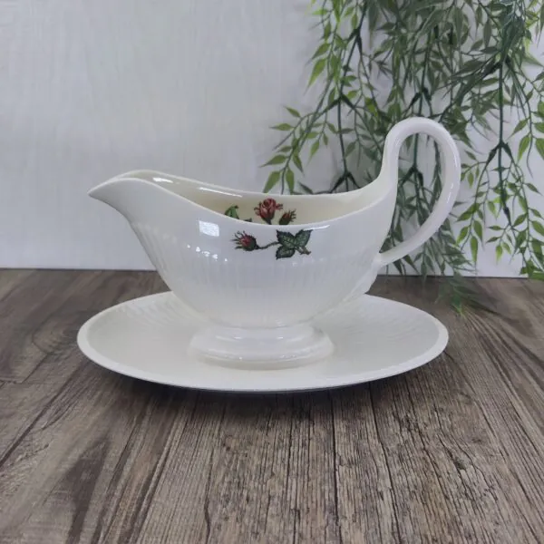 Wedgwood Moss Rose Saus- Juskom vaste schotel 1 Wedgwood Moss Rose Saus- Juskom vaste schotel 1