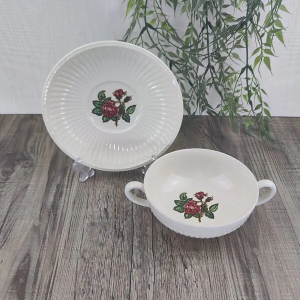 Wedgwood Moss Rose Soepkom met schotel 3 Wedgwood Moss Rose Soepkom met schotel 3