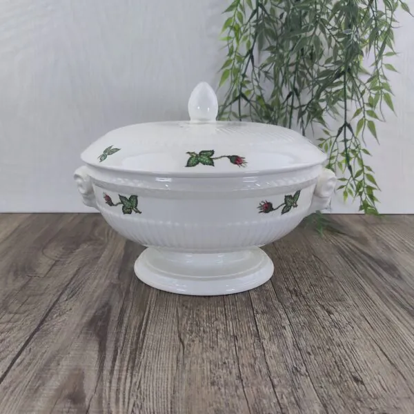 Wedgwood Moss Rose Terrine Dekschaal met Deksel 20cm 1 Wedgwood Moss Rose Terrine Dekschaal met Deksel 20cm 1