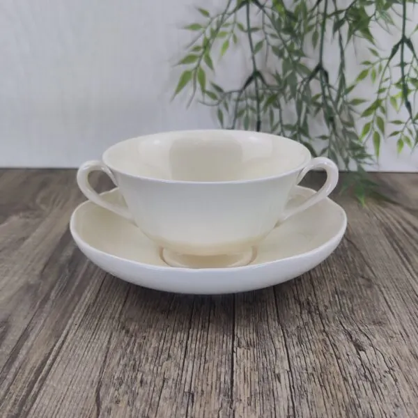 Wedgwood Queens Plain Soepkom met Schotel 1 Wedgwood Queens Plain Soepkom met Schotel 1
