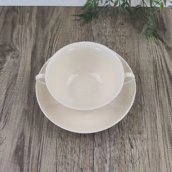 Wedgwood Queens Plain Soepkom met Schotel 2