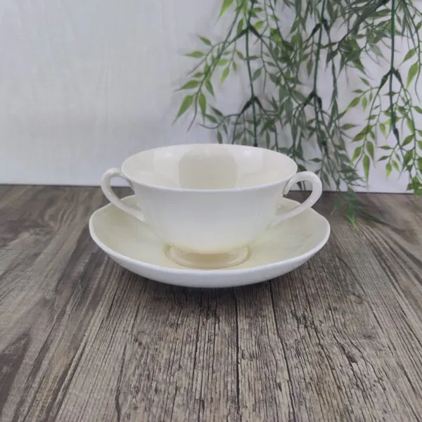 Wedgwood Queens Shape Soepkom met Schotel 1