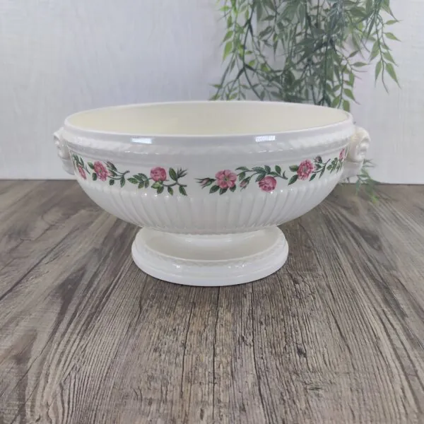 Wedgwood Rosalind Dekschaal Ø22cm 1 Wedgwood Rosalind Dekschaal Ø22cm 1