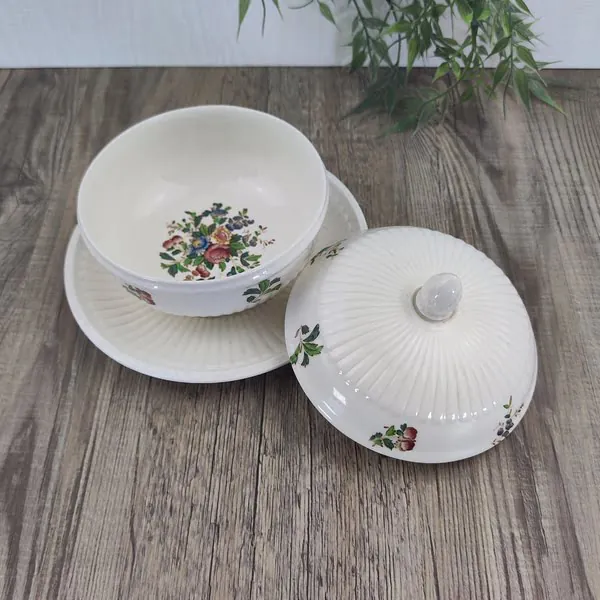 Wedgwood Conway Boterschaaltje met Deksel en vaste Schotel 3 Wedgwood Conway Boterschaaltje met Deksel en vaste Schotel 3