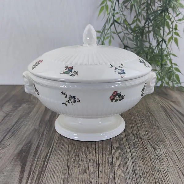 Wedgwood Conway Dekschaal met deksel 18cm 1 Wedgwood Conway Dekschaal met deksel 18cm 1