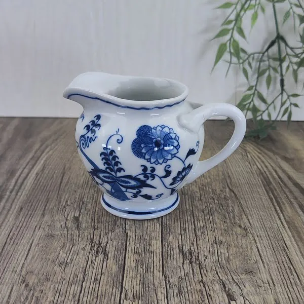 Blue Danube Zwiebelmuster Melk- Roomkannetje H 9cm 1 Blue Danube Zwiebelmuster Melk- Roomkannetje H 9cm 1