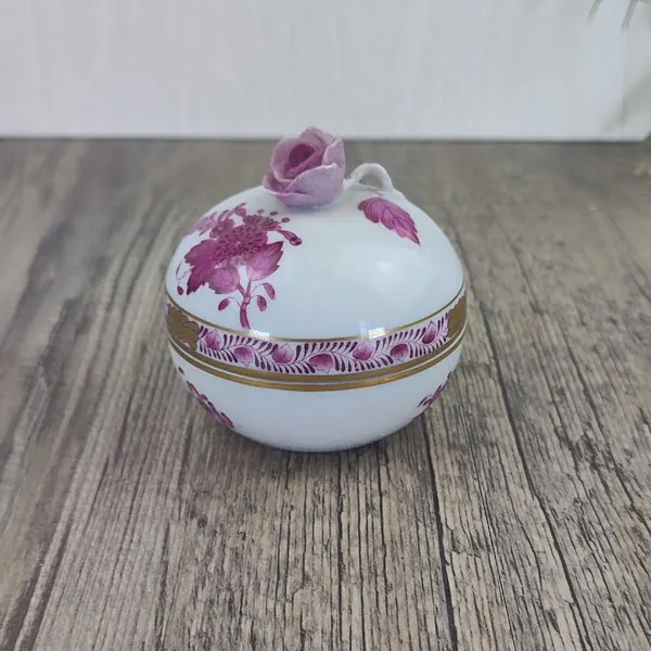 Herend Apponyi Pink Bonbonniere rond met Deksel 6153 1 Herend Apponyi Pink Bonbonniere rond met Deksel 6153 1