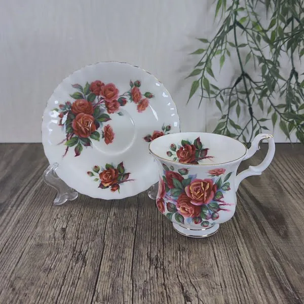 Royal Albert Centennial Rose Dameskop & schotel 3 Royal Albert Centennial Rose Dameskop & schotel 3