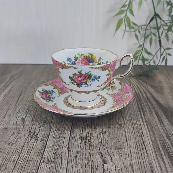 Royal Albert Lady Carlyle Kop en Schotel Ø kopje 8 cm 1 Royal Albert Lady Carlyle Kop en Schotel Ø kopje 8 cm 1