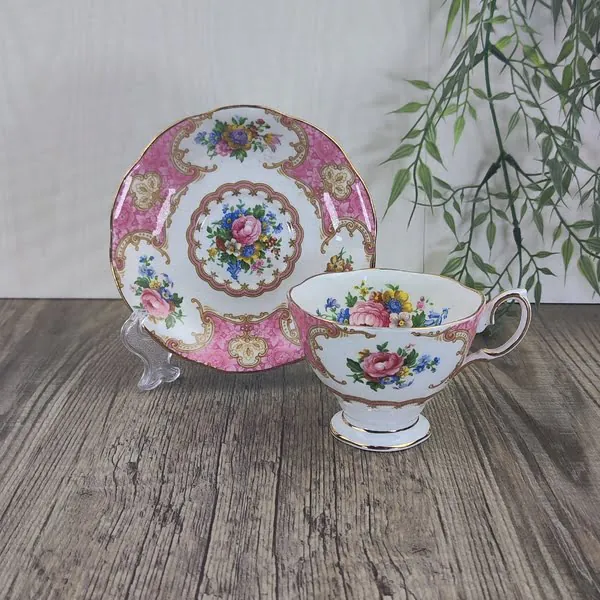 Royal Albert Lady Carlyle Kop en Schotel Ø kopje 8 cm 3 Royal Albert Lady Carlyle Kop en Schotel Ø kopje 8 cm 3