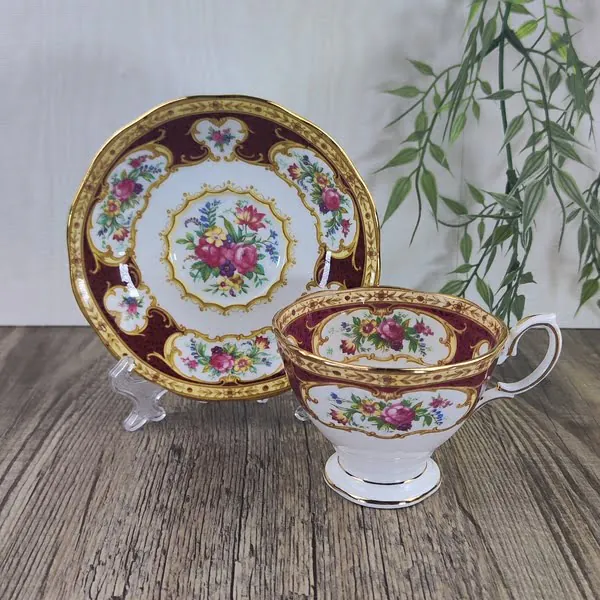 Royal Albert Lady Hamilton Kop en Schotel Ø kopje 8 cm 3 Royal Albert Lady Hamilton Kop en Schotel Ø kopje 8 cm 3