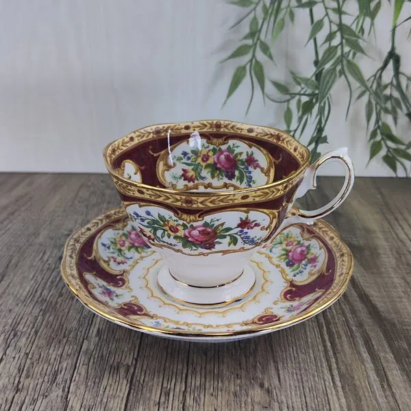 Royal Albert Lady Hamilton Kop en Schotel Ø kopje 9 cm 1 Royal Albert Lady Hamilton Kop en Schotel Ø kopje 9 cm 1