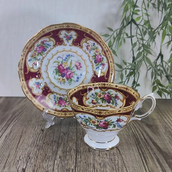 Royal Albert Lady Hamilton Kop en Schotel Ø kopje 9 cm 3 Royal Albert Lady Hamilton Kop en Schotel Ø kopje 9 cm 3