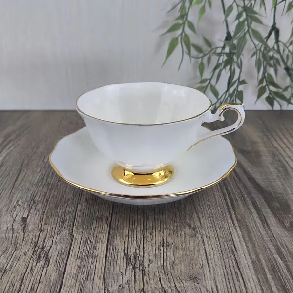 Royal Albert Val d’Or Kop en Schotel Ø kopje 10 cm 1 Royal Albert Val d’Or Kop en Schotel Ø kopje 10 cm 1